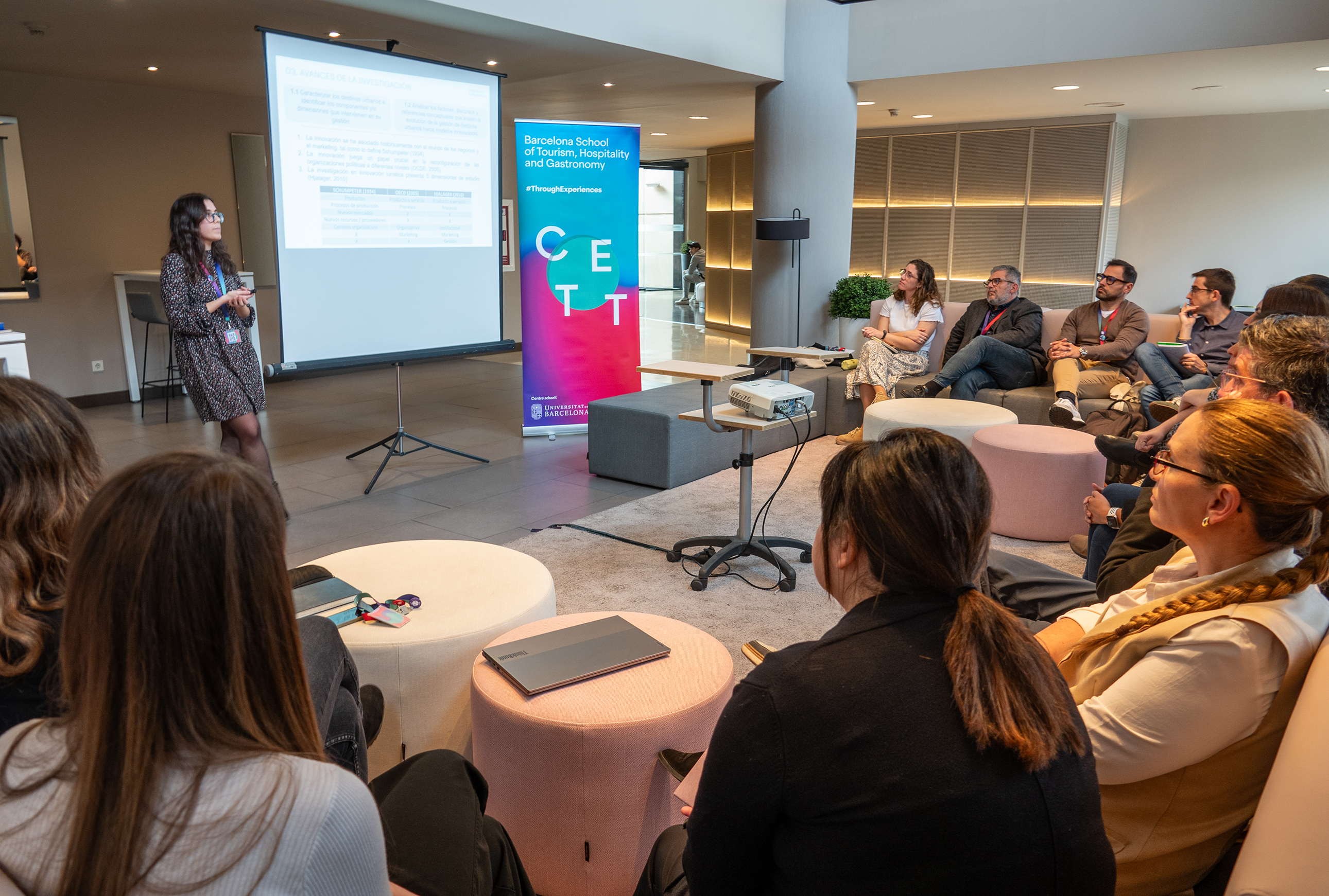 Photography from: CETT Research Seminar, el espacio para la investigación, el turismo y la hotelería. | CETT